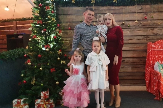 Сергей и Ирина воспитывают трёх принцесс: Ксению, Кристину и Алису.