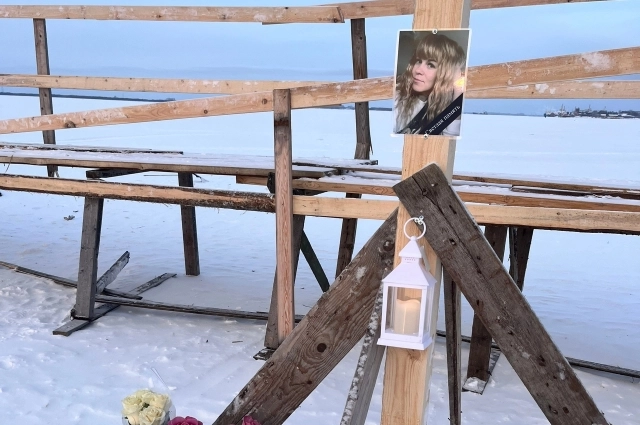 Импровизированный мемориал на месте гибели Юлии Глушковой.