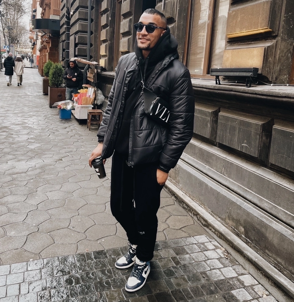 Лайонел Адамс.