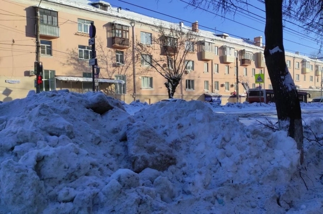 Угол улиц Металлургов и Волкова.