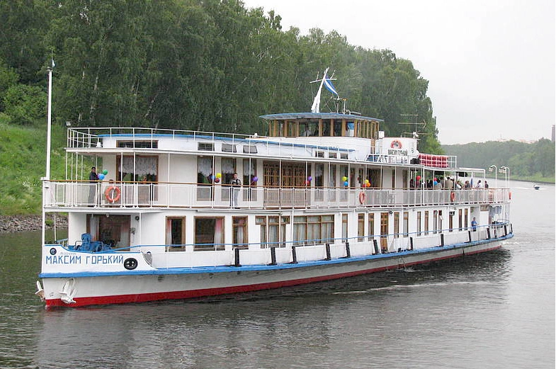 Теплоход «Максим Горький».