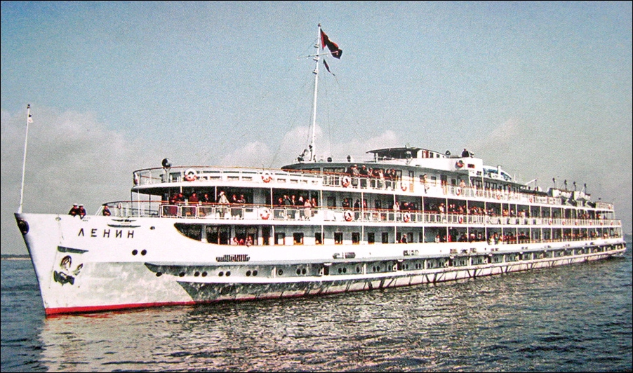 Дизель-электроход «Ленин».