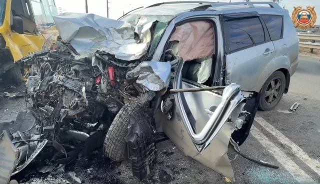 Машина превратилась в груду металла.