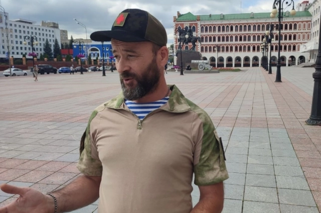 Старший брат Алексей Астафьев.