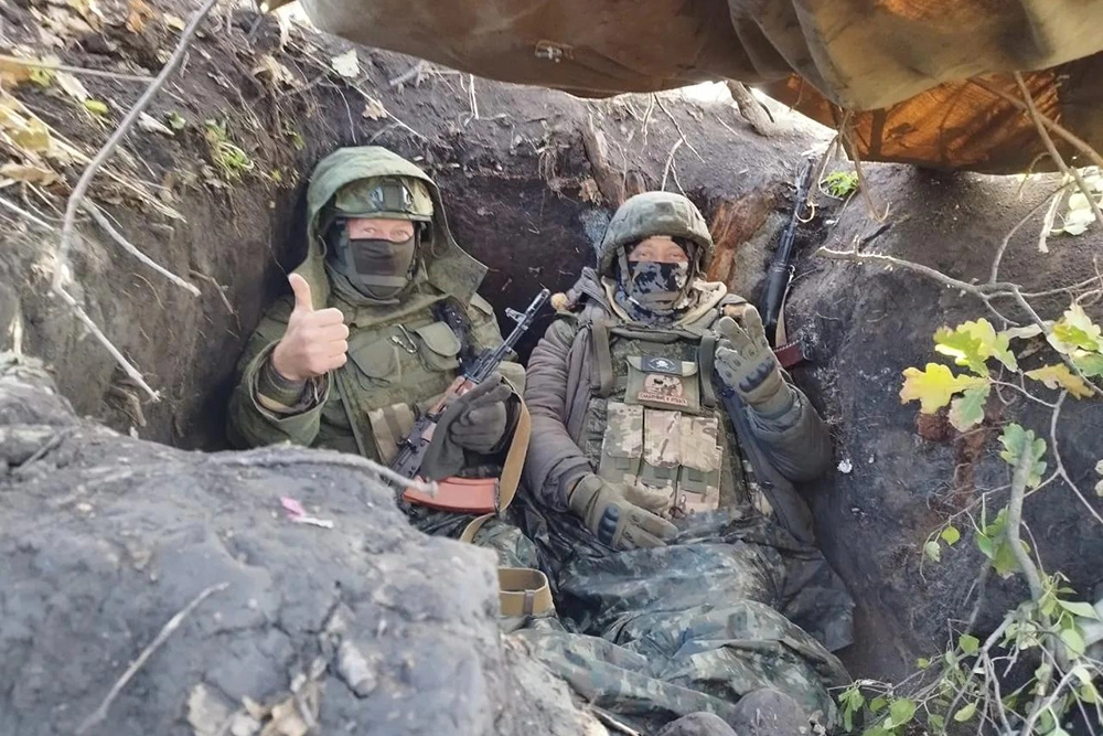 Павел Волошин (справа).