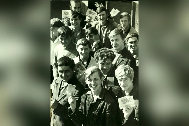 Группа комсомольцев, направленная на освоение Оренбургского НГКМ. 1971 год.