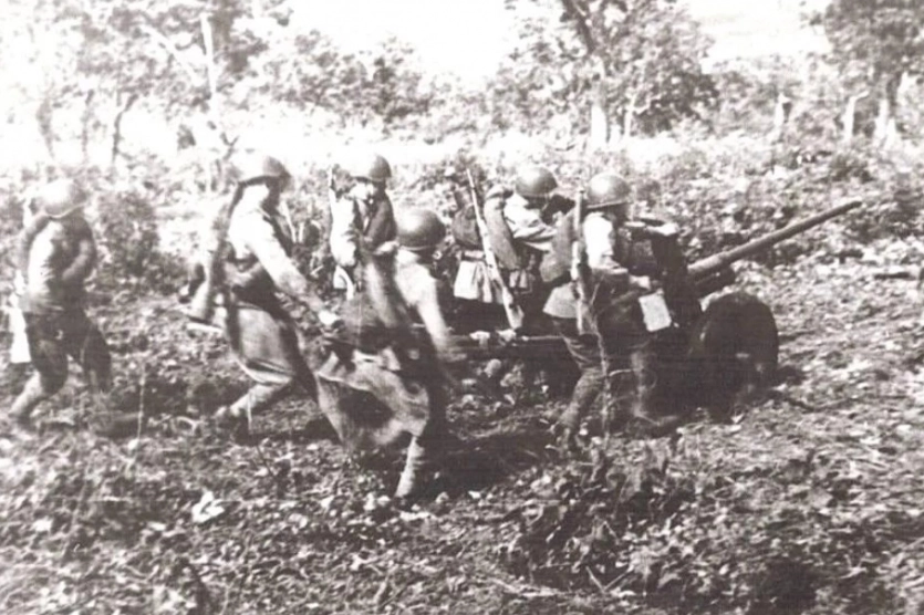 Наступление советских войск в Маньчжурии, 1945 год. Автор неизвестен.