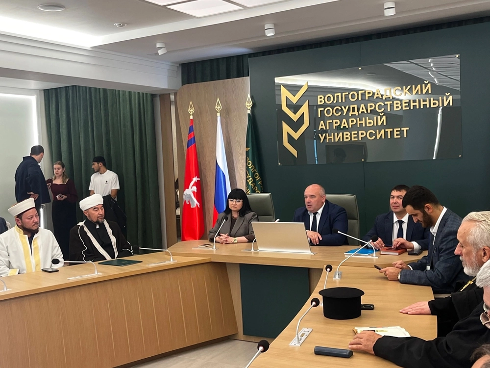 Нам круглом столе прозвучала идея духовного образования преподавателей вузов.