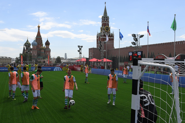 Парк футбола ЧМ-2018 на Красной площади в Москве.