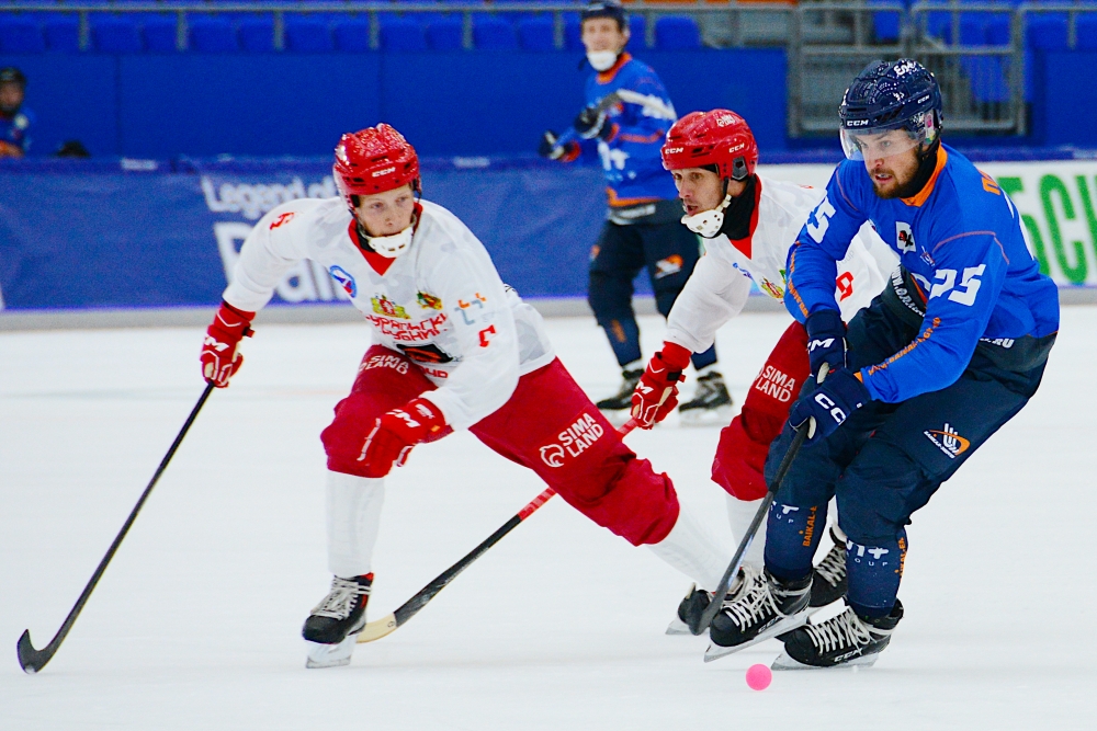 В первом матче турнира бело-синим предстояло сыграть с командой из Первоуральска.