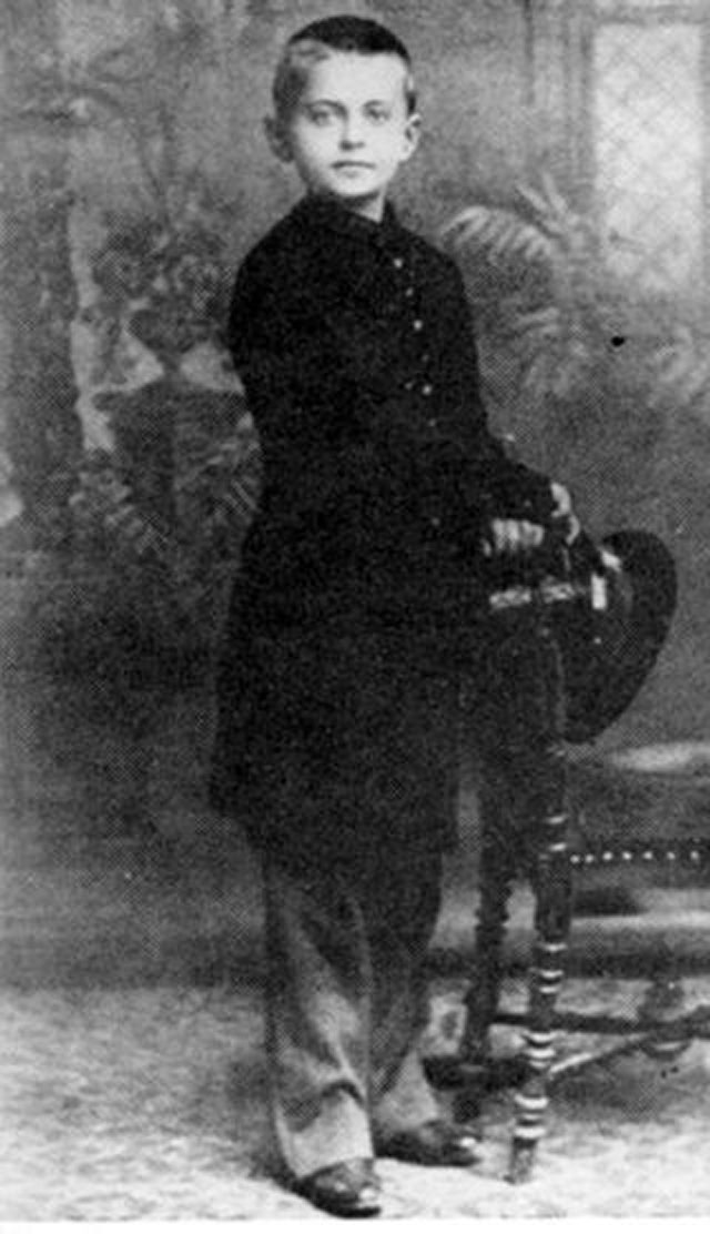 Лев Бронштейн в детстве, 1888 год