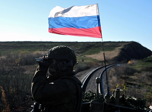 Военнослужащие Центрального военного округа ведут боевую работу на специальном бронепоезде «Енисей» на Краснолиманском направлении СВО.