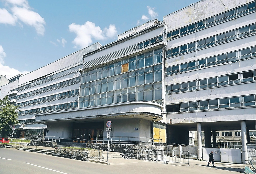 Проект реставрации здания предполагает, что оно станет в точности таким, каким было в 1930-е годы, и даже надпись вернётся на своё место на козырьке солярия.