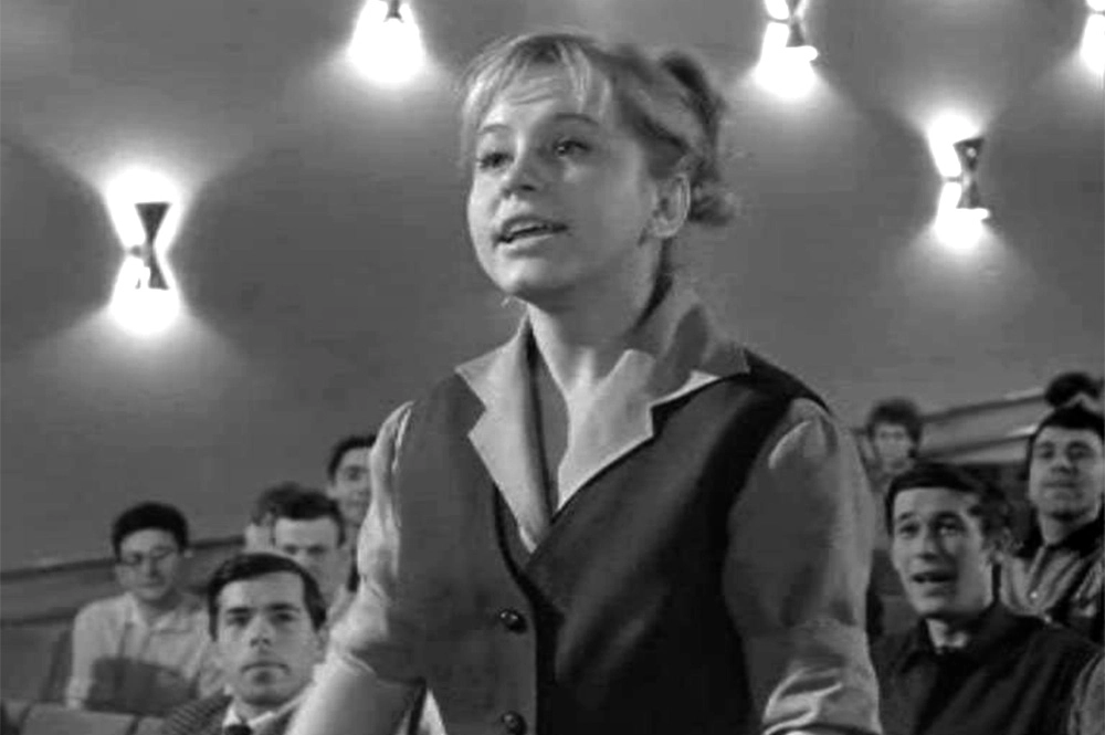 Людмила Гнилова в фильме «Дайте жалобную книгу» (1965)