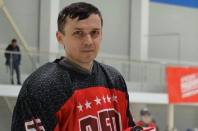 «Хоккей учит дисциплине и стрессоустойчивости, что напрямую помогает в работе», - говорит Денис Поплавский.