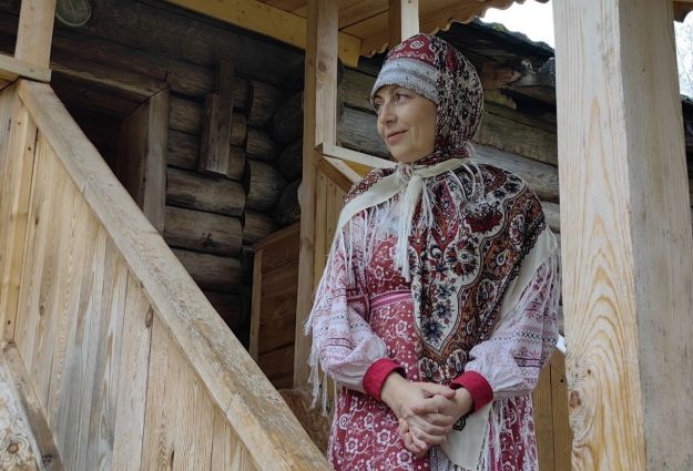 Жителей Костромской губернии узнавали по особым узорам на сарафанах и платках.