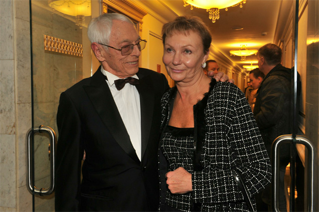 Композитор Александр Зацепин с дочерью Еленой перед началом концерта, посвященного его 90-летнему юбилею. 2016 г.