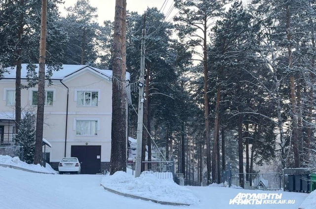 Дачный поселок, откуда подросток ушел с неизвестной женщиной.