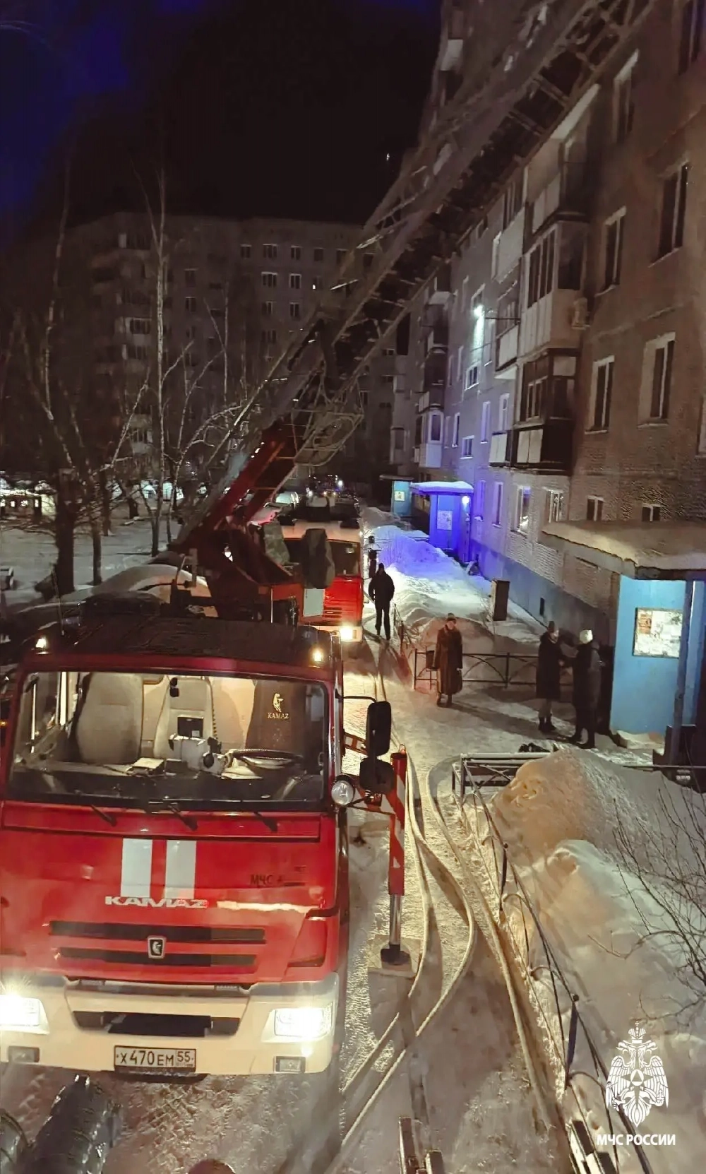 В МЧС говорят, что жильцы дома отреагировали правильно и быстро эвакуировались.