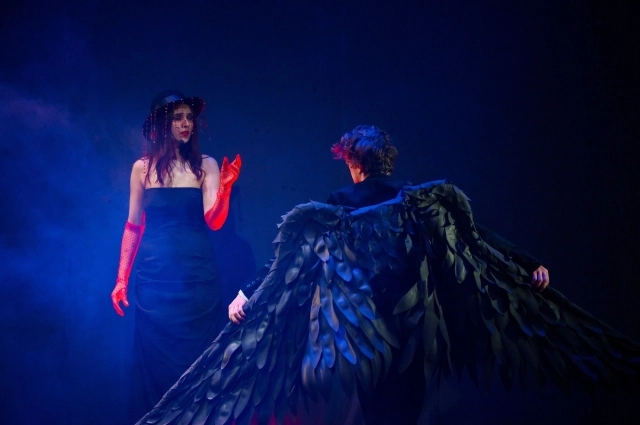 «Nevermore/Никогда» по произведениям Эдгара Аллана По (актеры Дмитрий Исаенко, Елизавета Бугелло) режиссёр Ольга Постоногова, фотограф Никита Кудрявцев.