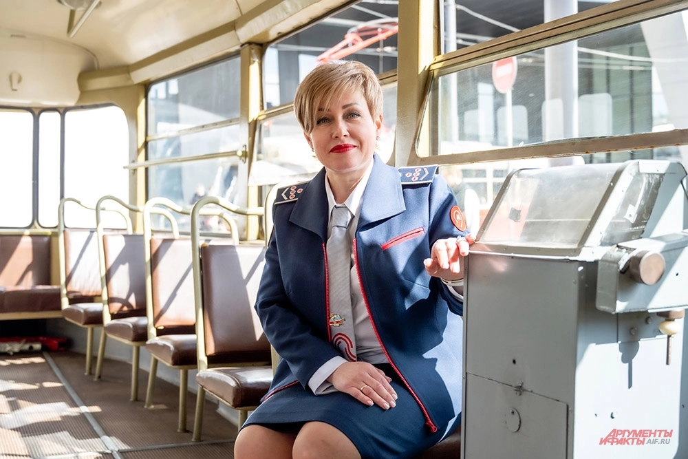 Елена Сергеева — водитель-инструктор трамвайного депо имени Апакова в Москве.