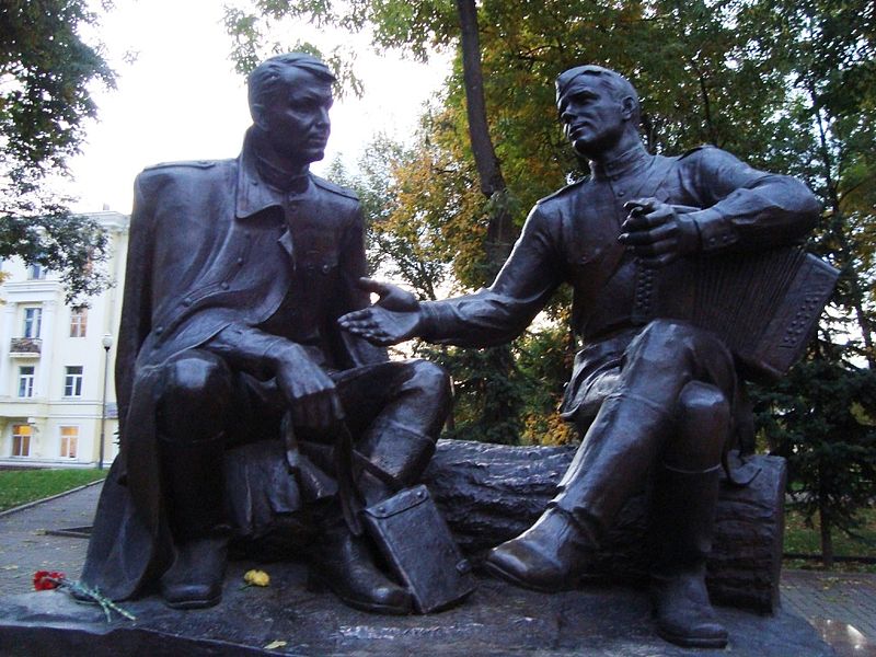Памятник Твардовскому и Василию Тёркину в Смоленске.