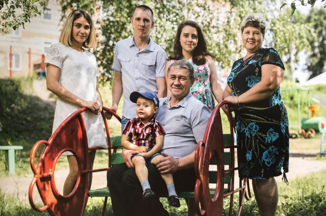 Александр Куличенко с семьёй.