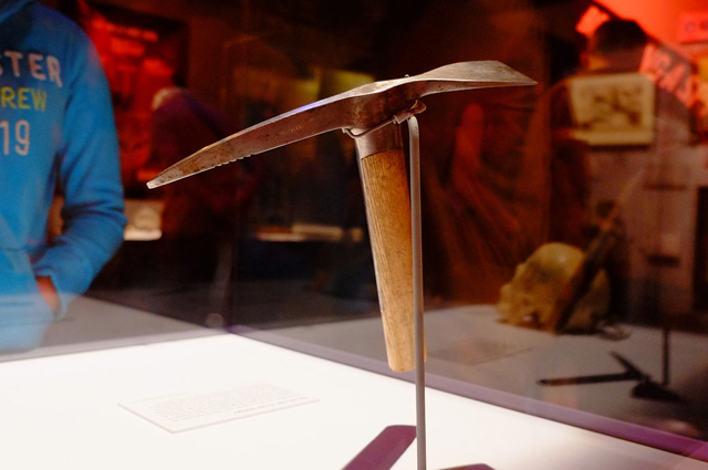 Ледоруб, использованный Рамоном Меркадером для убийства Троцкого, выставлен в частной коллекции в США.
