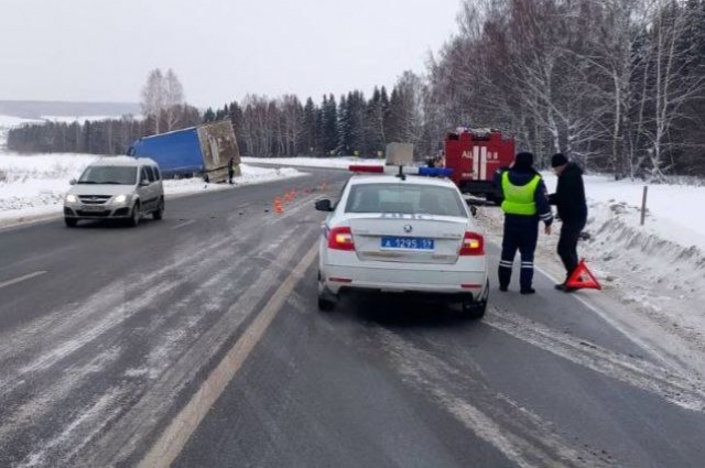 В ДТП на трассе Пермь – Екатеринбург погибла 34-летняя женщина и двое её детей.