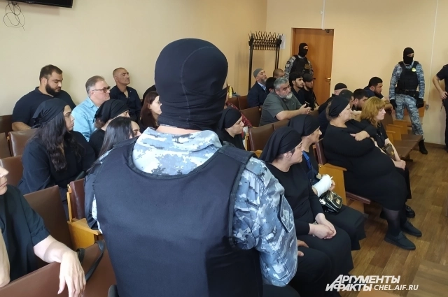 Процесс прошел в атмосфере слез, ненависти и проклятий.