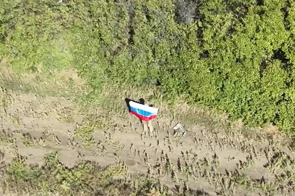 Недавно подняли флаг России над селом Муравка.