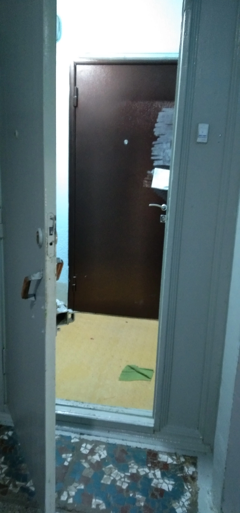 «Прости, любимая». Игроман зарезал жену и детей, потому что боялся развода
«Прости, любимая». Игроман зарезал жену и детей, потому что боялся развода