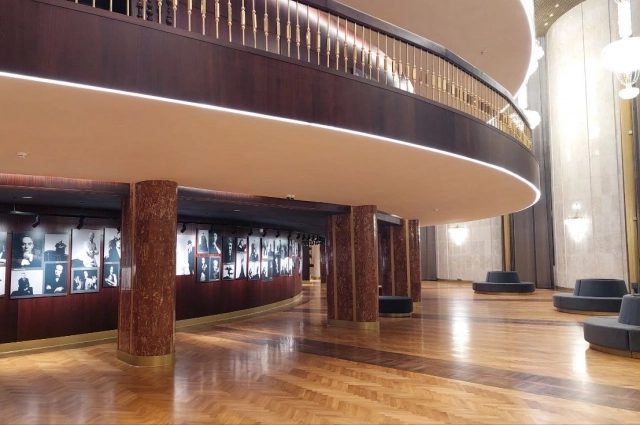 Где-то по этим коридорам бродит призрак.