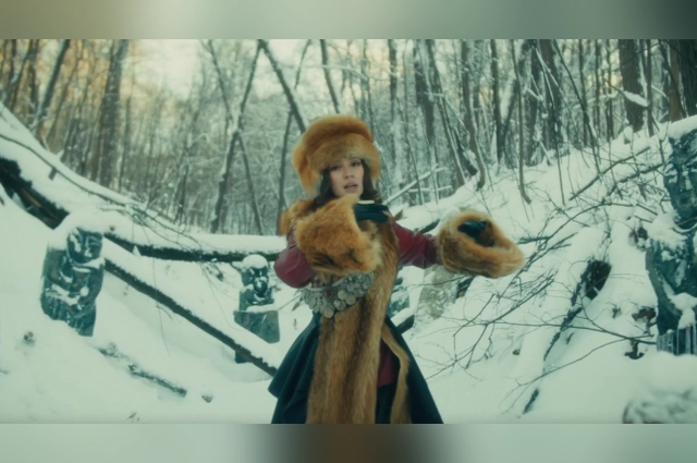 Клип быстро вошел в тренды YouTube и собрал тысячи комментариев.