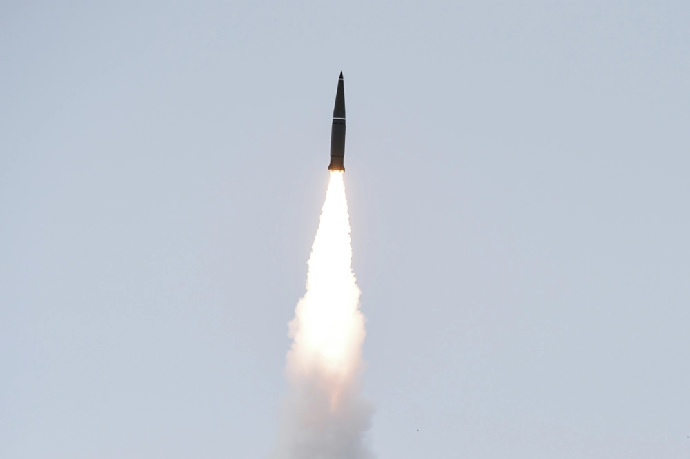 Пуск баллистической ракеты оперативно-тактического ракетного комплекса (ОТРК) «Искандер-М» с полигона Капустин Яр в Астраханской области.