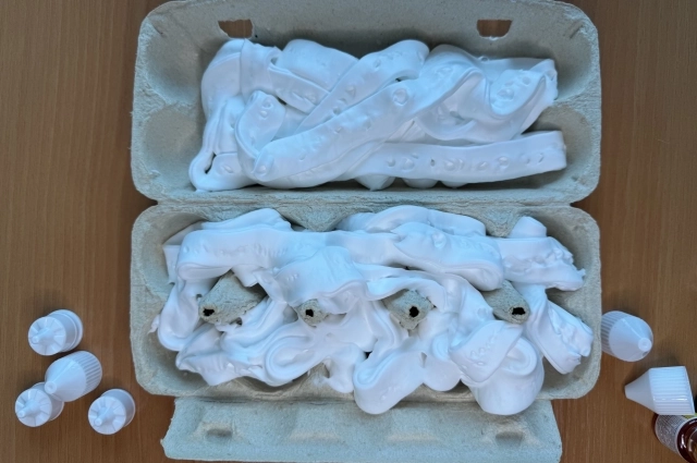 Так нужно наполнить контейнер пеной для бритья.