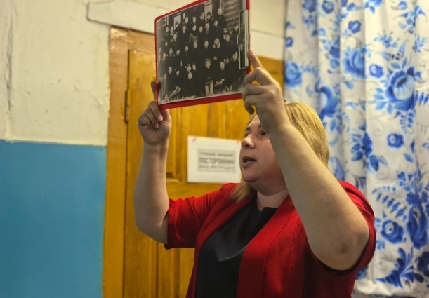 Жители Ченцев вспоминают о былых деньках в школе.