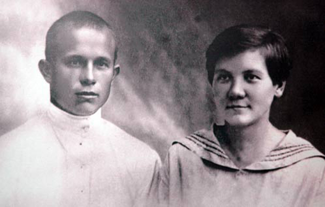 Нина Кухарчук с Никитой Хрущёвым, 1924 год.