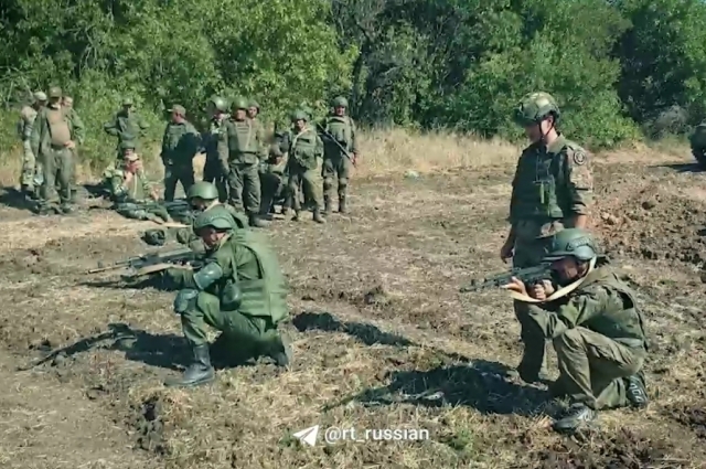Мотострелковый полк, где служил Евгений Груздев и продолжает нести службу Темирлан Абуталимов в августе 2023 г. получил почётное наименование 