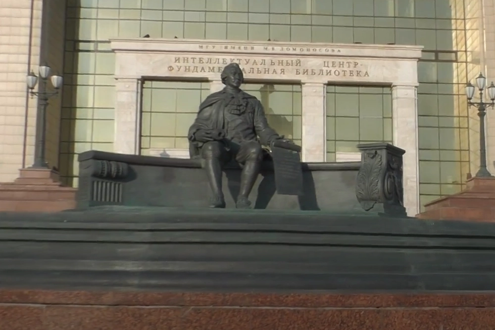 Скульптура Ивана Шувалова.