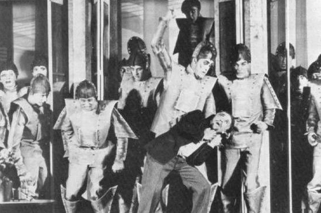 Сцена из пьесы, изображающая восстание роботов. 1935 год