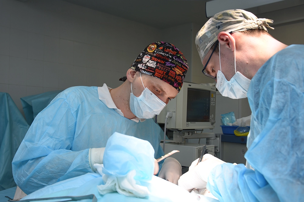 Александр Какорин в операционной.