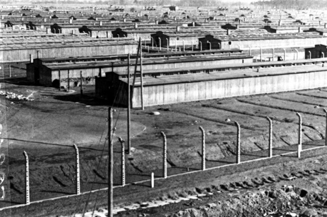 Бараки концлагеря Освенцим. Январь 1945 года
