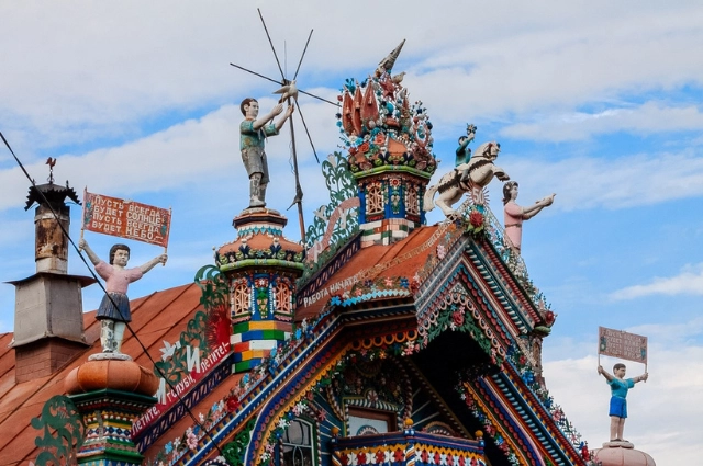 Там стоит сказочный терем. Как один человек прославил небольшое село Кунара