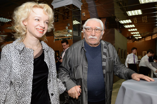 Армен Джигарханян с супругой Виталиной Цымбалюк-Романовской.
