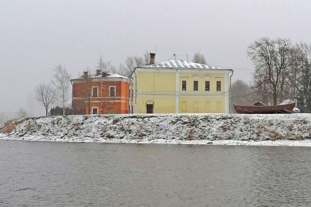 Музей «Невская диорама» расположен прямо напротив храма – на другом берегу реки Ижоры.