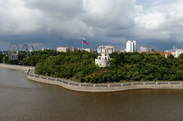 Хабаровск, лето, флаг над Амуром
