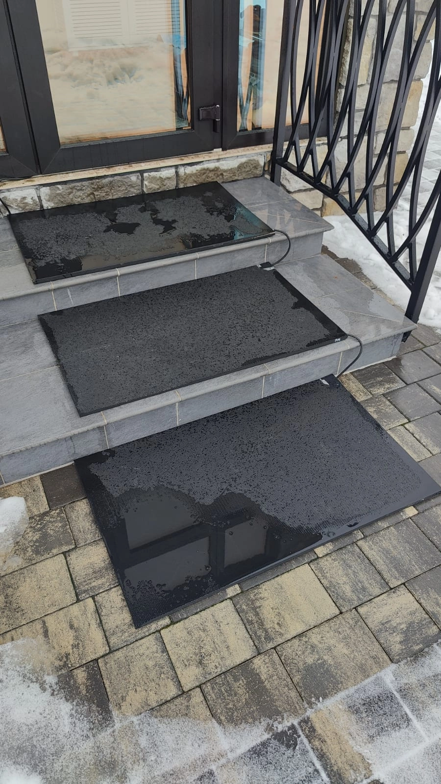 Антисугробные ступеньки.