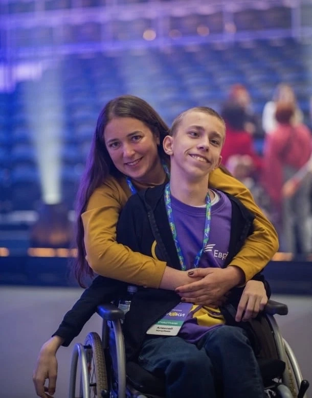 18-летний первенец Ольги занимается танцами на колясках.