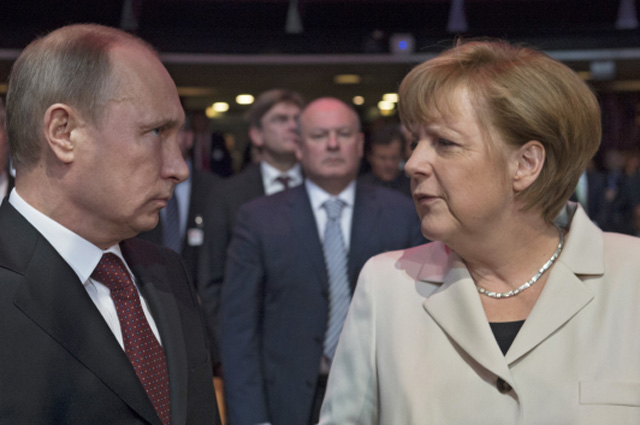 Западные лидеры (на фото встреча с канцлером ФРГ А. Меркель) пытаются выставить Путина стороной конфликта на Украине